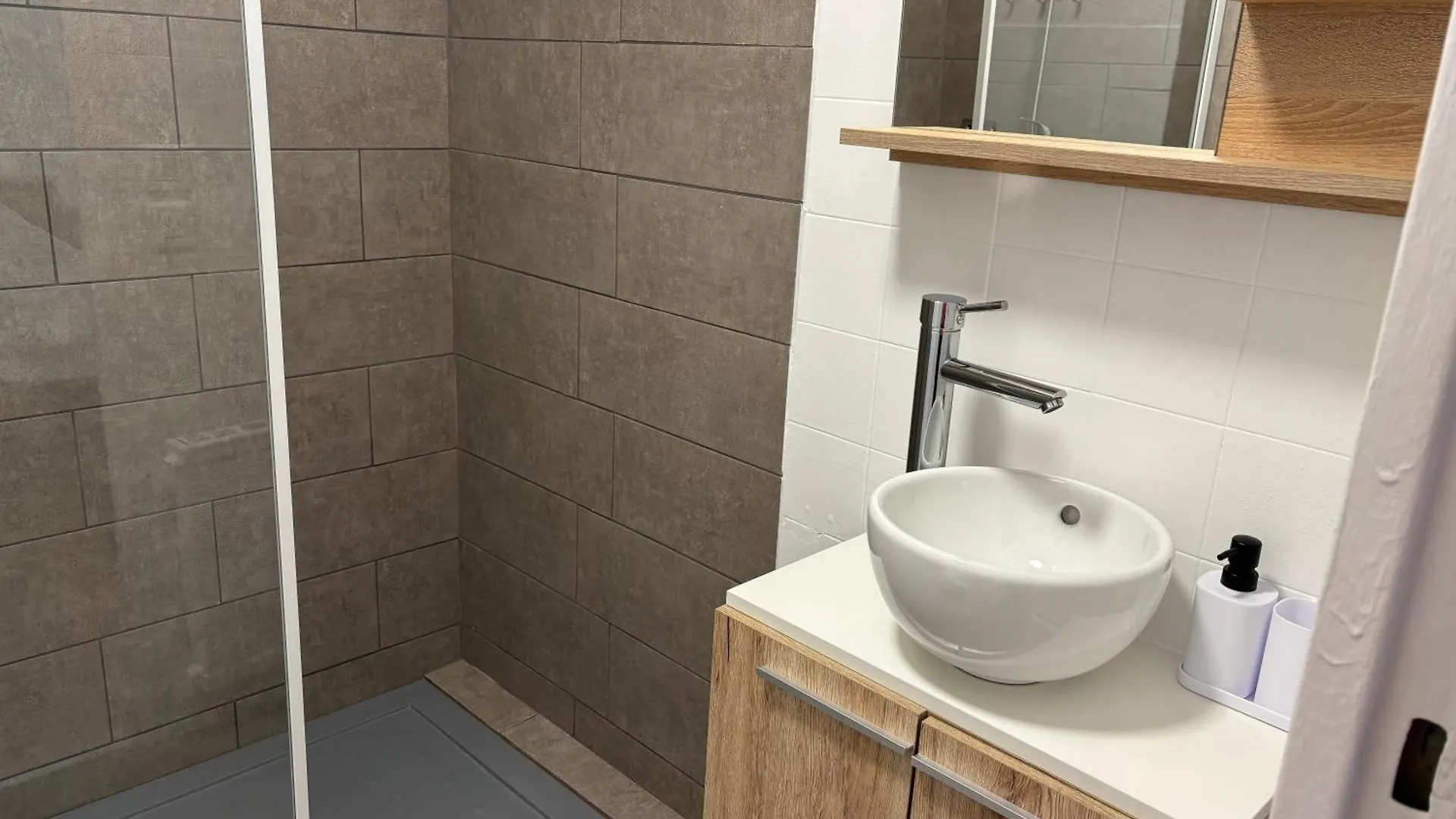 Apartment Centre Golfe Juan Plage Et Transports A Pied, 5 Min Cannes Vallauris